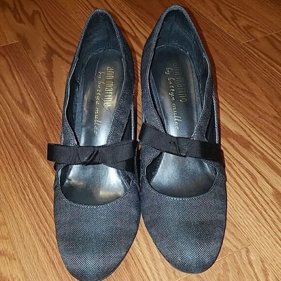 Ann Marino Shoes - Ann Marino by Bettye Muller bow heels Sz. 9 .